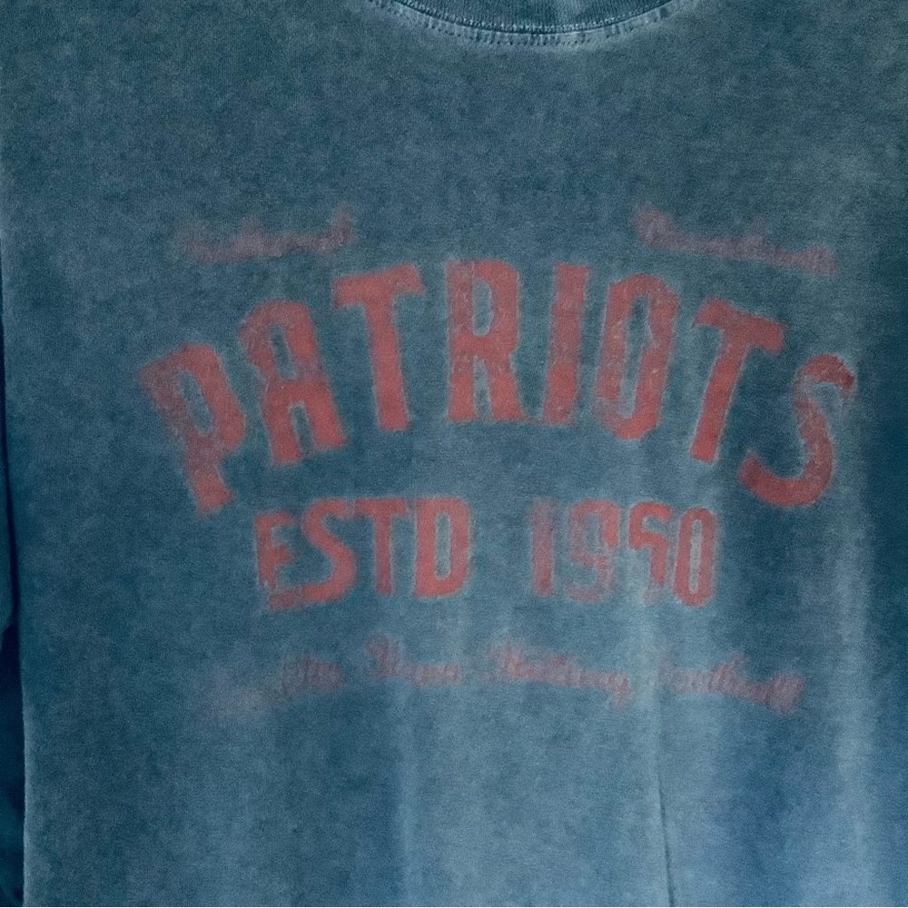 Reebok, Patriots blue and red long sleeve tee. Mens size L
